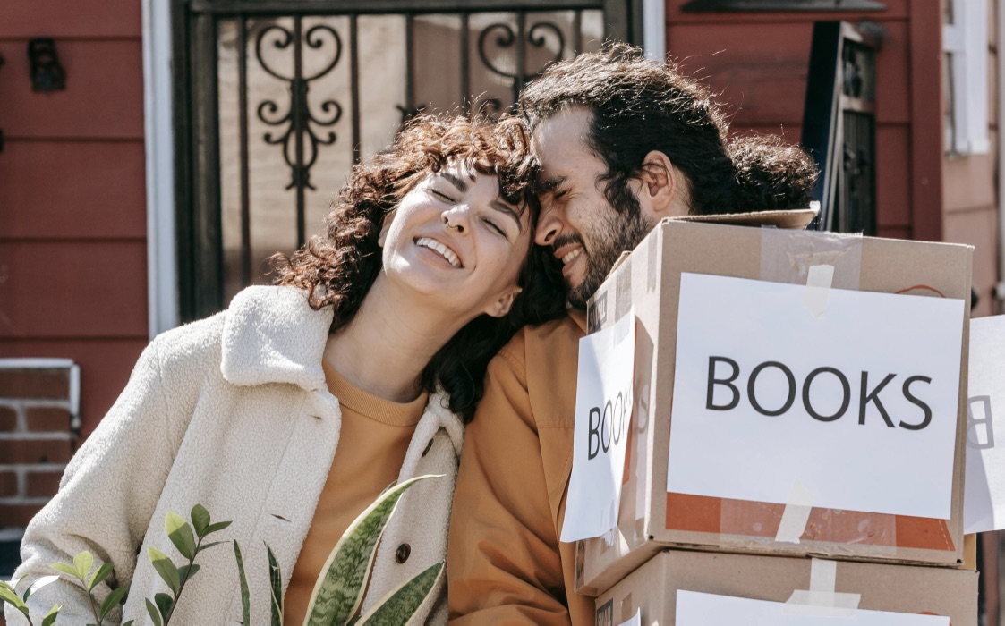 En couple... chacun chez soi la tendance croissante de vivre séparément Valérie H Agence